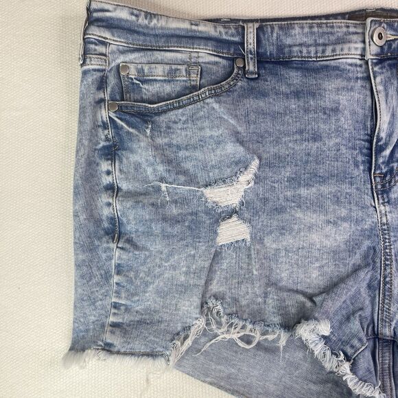 Torrid Blue Denim Jean Shorts Women’s Plus Size 26 Raw Hem Distressed Summer - Picture 3 of 12